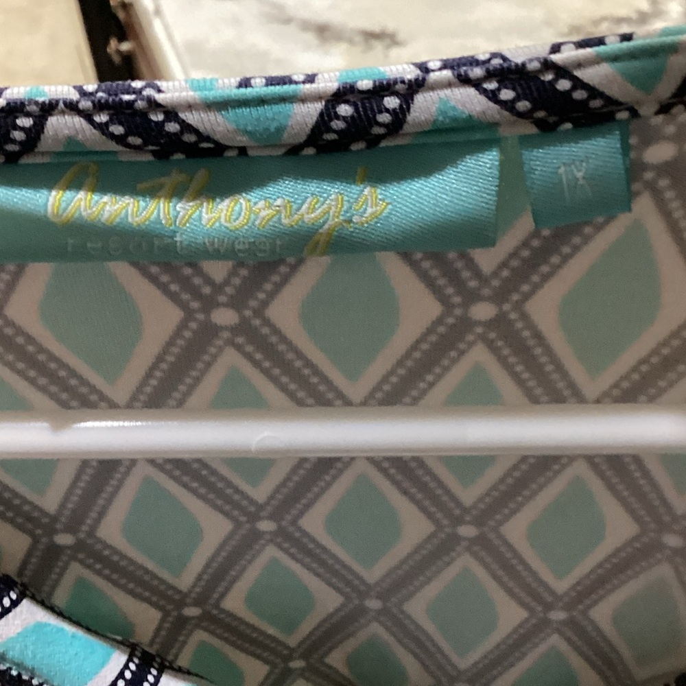 Chic Diamond Pattern V-Neck Blouse - image 2